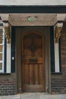 Detail von ein typisch hölzern Tür im Oxford foto