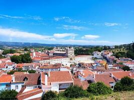 uralt katholisch Kloster im gotisch Portugiesisch Stil im alt Stadt, Dorf von Alcobaca im Portugal. foto
