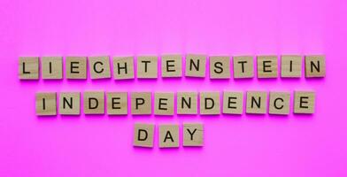 August 15, Liechtenstein Unabhängigkeit Tag, Liechtenstein National Tag, minimalistisch Banner mit hölzern Briefe foto