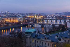 Blick auf Prag am Abend foto