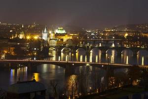 Blick auf Prag am Abend foto