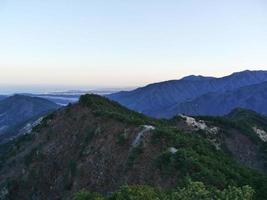 die Aussicht auf schöne Berge vom hohen Gipfel. Seoraksan-Nationalpark. Südkorea foto