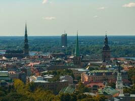 Sommer- Sonnenuntergang im Riga, Lettland. Antenne Aussicht von Riga, das Hauptstadt von Lettland beim Sonnenuntergang. foto