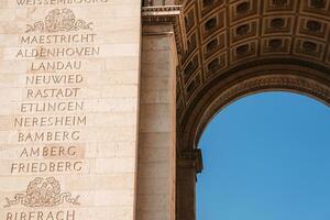 historisch neoklassisch Denkmal Bogen von Triumph im Paris foto