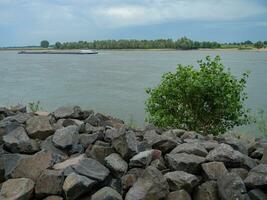 Emmerich beim das Rhein Fluss foto