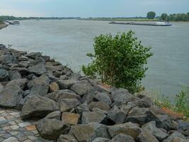 Emmerich beim das Rhein Fluss foto