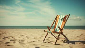 Jahrgang Stuhl auf das Strand foto