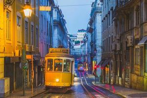 Straßenbahn der Linie 28 in Lissabon, Portugal