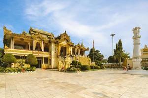 Nordostpavillon der Mahamuni-Pagode in Mandalay, Myanmar foto