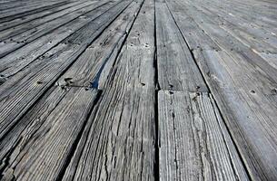 alt verwittert Holz Bretter auf ein Boot Dock foto