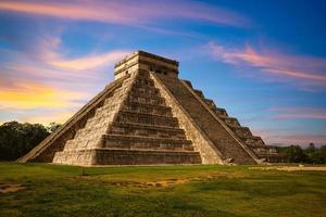 El Castillo, der Tempel des Kukulcan in Chichen Itza in Mexiko foto