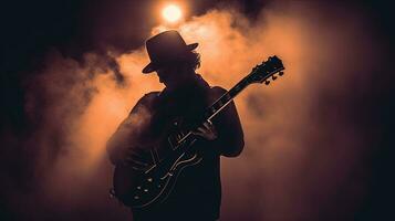 retro Stil Foto von Gitarrist s Silhouette umgeben durch Rauch im Konzert