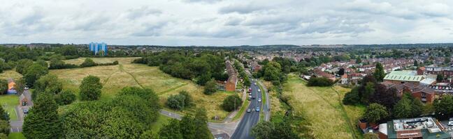 hoch Winkel Aussicht von Western Luton Stadt und Wohn Bezirk. Antenne Aussicht von gefangen mit Drohnen Kamera auf 30 Juli, 2023. England, Vereinigtes Königreich foto