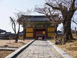 schöner Park im Naksansa-Tempel, Südkorea