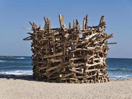 ein Lagerfeuer am Strand von Gangneung City, Südkorea foto