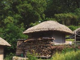 asiatisches haus im traditionellen dorf, südkorea foto