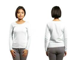 Frau tragen ein Weiß T-Shirt mit lange Ärmel. Vorderseite und zurück Sicht. ai generiert foto
