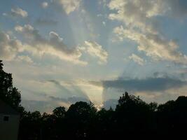 Sonnenuntergang und Wolkenhintergrund foto