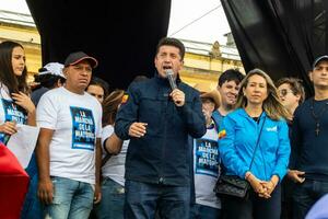 Bogotá, Kolumbien, 16 August 2023. Diego molano beim das März fragen zum gustavo Petro Amtsenthebungsverfahren. friedlich Protest. la Marcha de la Bürgermeister. foto