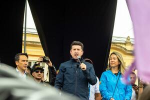 Bogotá, Kolumbien, 16 August 2023. Diego molano beim das März fragen zum gustavo Petro Amtsenthebungsverfahren. friedlich Protest. la Marcha de la Bürgermeister. foto