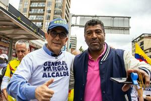 Bogotá, Kolumbien, 16 August 2023. Allgemeines Jorge Luis vargas beim das März fragen zum gustavo Petro Amtsenthebungsverfahren. friedlich Protest. la Marcha de la Bürgermeister. foto