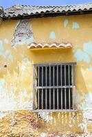 kolonial Straßen von Cartagena de Indien. wackelig Fenster im Cartagena de Indien foto