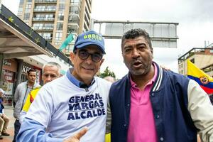 Bogotá, Kolumbien, 16 August 2023. Allgemeines Jorge Luis vargas beim das März fragen zum gustavo Petro Amtsenthebungsverfahren. friedlich Protest. la Marcha de la Bürgermeister. foto