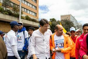 Bogotá, Kolumbien, 16 August 2023. Senator Miguel uribe turbay beim das März fragen zum gustavo Petro Amtsenthebungsverfahren. friedlich Protest. la Marcha de la Bürgermeister. foto