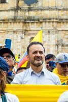 Bogotá, Kolumbien, 16 August 2023. März fragen zum gustavo Petro Amtsenthebungsverfahren. friedlich Protest März im Bogota Kolumbien gegen das Regierung von gustavo Petro namens la Marcha de la Bürgermeister. foto