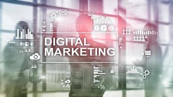 digitales marketingkonzept auf doppeltem belichtungshintergrund. foto