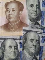 Tauschwert von amerikanischem Dollargeld und chinesischer Währung foto