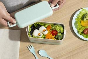 Draufsicht Zusammensetzung Essen japanische Bento Box foto