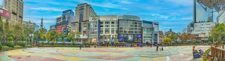 Panorama- Aussicht Über nanjing Straße Einkaufen Kreis im Shanghai foto