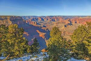 Panorama Bild Über großartig Schlucht mit Blau Himmel im Arizona foto