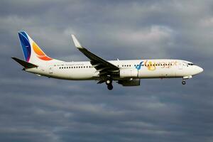 Fliegenägypten boeing 737-800 su-tmg Passagier Flugzeug Landung beim Hamburg Flughafen foto