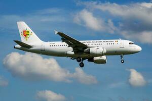 Senegal Luft Macht vip Passagier Flugzeug beim Flughafen. Präsident Flug. Luftfahrt und Flugzeug. Regierung Transport. global politisch Transport. fliegen und fliegend. foto