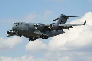 königlich kanadisch Luft boeing c-17 Globemaster 177705 Transport Flugzeug Ankunft und Landung zum riat königlich International Luft tätowieren 2018 Flugschau foto