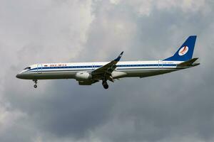 Belavia Passagier Flugzeug beim Flughafen. Zeitplan Flug Reise. Luftfahrt und Flugzeug. Luft Transport. global International Transport. fliegen und fliegend. foto