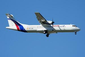 Swiftair atr-72 ec-lsn Passagier Flugzeug Landung beim Madrid barajas Flughafen foto