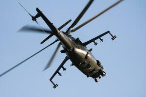 Militär- Hubschrauber beim Luft Base. Luft Macht Flug Betrieb. Luftfahrt und Flugzeug. Luft Verteidigung. Militär- Industrie. fliegen und fliegend. foto