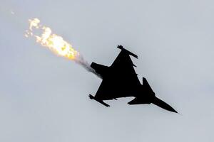 Saab jas 39 gripen Militär- Kämpfer Jet Flugzeug beim Luft Base. Luft Macht Flug Betrieb. Luftfahrt und Flugzeug. Luft Verteidigung. Militär- Industrie. fliegen und fliegend. foto