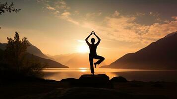 draussen Yoga Silhouette im natürlich Rahmen foto