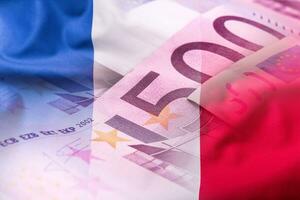 Flaggen von das Frankreich und Euro Banknoten. foto