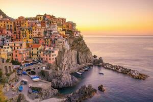 bunt Stadtbild von Gebäude Über Mittelmeer Meer, Europa, cinque terre im Italien foto