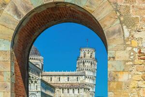 das berühmt gelehnt Turm im Pisa, Italien foto