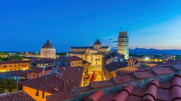 das berühmt gelehnt Turm im Pisa, Italien foto