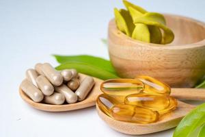 Alternative Medizin Kräuter-Bio-Kapsel, Mineral, Medikament mit Kräuterblatt natürliche Ergänzungen für ein gesundes, gutes Leben.