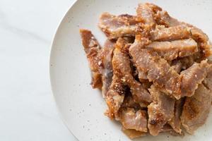 gegrillter Schweinenacken mit thailändischer scharfer Sauce foto
