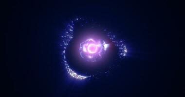 abstrakt lila Energie Kugel mit fliegend glühend hell Partikel, Wissenschaft futuristisch Atom mit Elektronen Hi-Tech Hintergrund foto