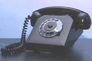 Vintage Festnetztelefon mit Spiralkabel foto